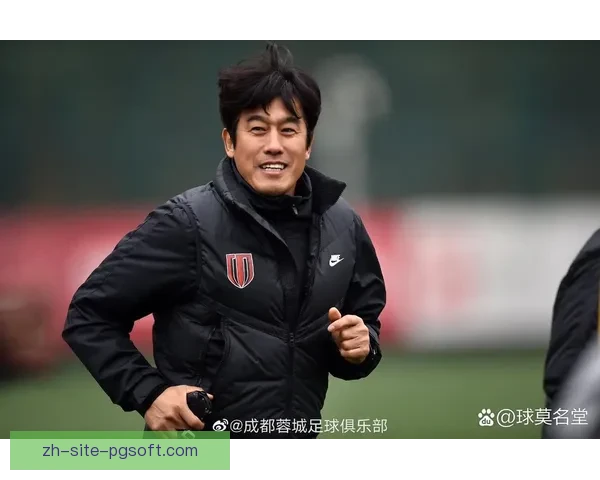 成都蓉城公布新赛季主场草坪维护标准力争达到欧洲五大联赛水平 成都蓉城公布新赛季主场草坪维护标准力争达到欧洲五大联赛水平
